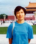 崔曉娟99年7.20後去北京上訪，在天安門廣場留影