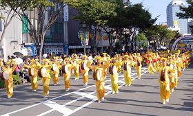 法輪功學員參加大阪府堺市慶典遊行
