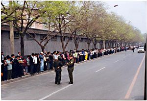 圖：一九九九年四月二十五日，萬名法輪功學員在北京和平上訪