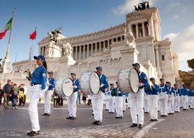 法輪功學員在羅馬舉行遊行集會