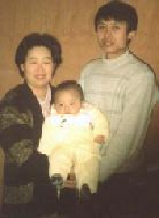 安鳳波與妻子韓爽及兒子