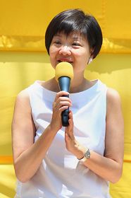 香港立法會議員、公民黨前領導人在集會上發言。