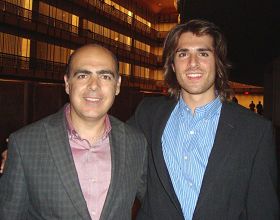 '瑞士知名豪華手錶品牌帝后錶（Delaneau）駐美國的公司總裁羅伯特﹒克里斯特波（Roberto Cristobal）（左）'