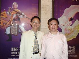 中國基督徒民主黨發言人陸東與八九民運領袖劉剛觀看神韻六月在林肯中心的首場演出