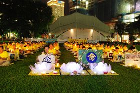 新加坡法輪功學員在芳林公園舉行燭光悼念活動
