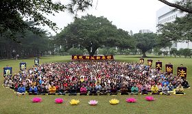 台灣桃竹苗法輪功學員齊聲恭祝師尊新年快樂。