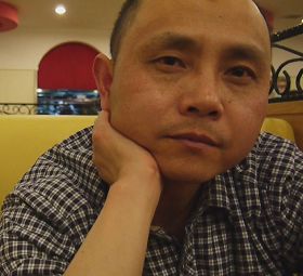 這是曹東2012年4月結束五年冤獄後的照片。