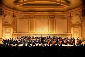 二零一二年十月二十八日，紐約卡內基音樂廳迎來了神韻交響樂團世界首演。