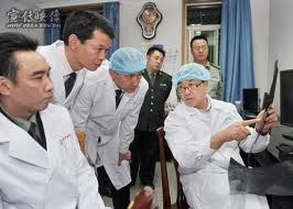 '王立軍2008年6月調任重慶，指示重慶警局要加快無創傷解剖的實踐應用。[xv]'