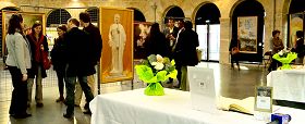 「真善忍國際美展」在波爾多市中心阿勒•德•夏荷通展館開始為期十天的展出