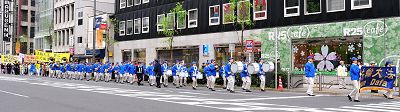 二零一二年四月二十二日，日本法輪功學員在東京舉行遊行，紀念「四•二五」