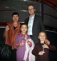 '紐省議員David Shoebridge與太太和兩個女兒'