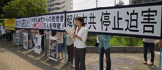 日本九州地區法輪功學員中領館前宣讀聲明抗議中共迫害