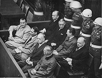 圖：紐倫堡審判圖片。二戰結束後，紐倫堡國際軍事法庭否決了迫害幫兇們「奉命行事」的辯解。