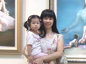 楊文瓊與兩歲的女兒