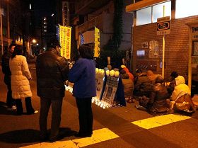 '大阪中領館前，法輪功學員抗議中共迫害'