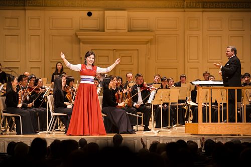 圖1-4：神韻交響樂團在波士頓交響樂廳給觀眾帶來一場恢弘的音樂聖典