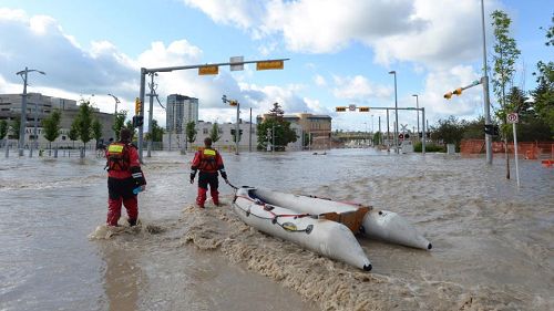 '二零一三年六月，加拿大卡爾加裏遭遇特大洪水'
