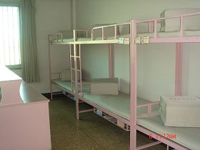 圖表33北京女子監獄寬管監區的監室床鋪實圖