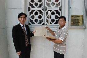 KL_7：馬來西亞法輪功學員代表遞交抗議信於中共駐馬大使館