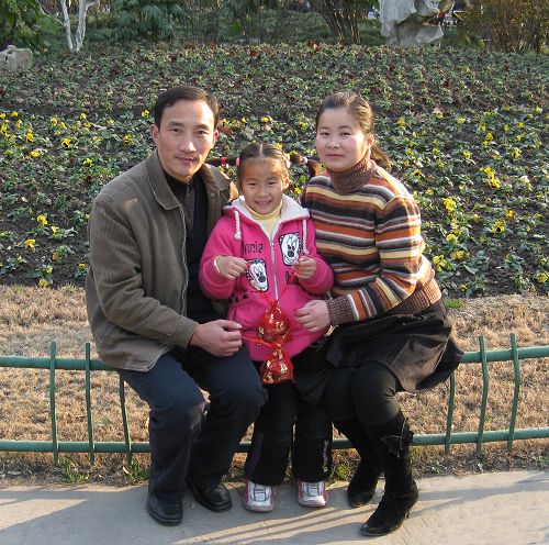 呂金龍和女兒及其前妻
