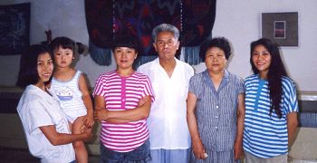 高蓉蓉和家人：左起高蓉蓉和她的父母及姐姐們