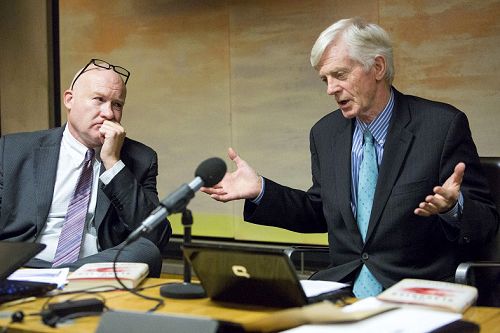 圖3：大衛•喬高在威爾士議會大廈內舉行的揭露活摘器官演講會上發言
