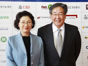 圖5：韓國演藝界頂級元老、前國會議員崔佛岩和夫人