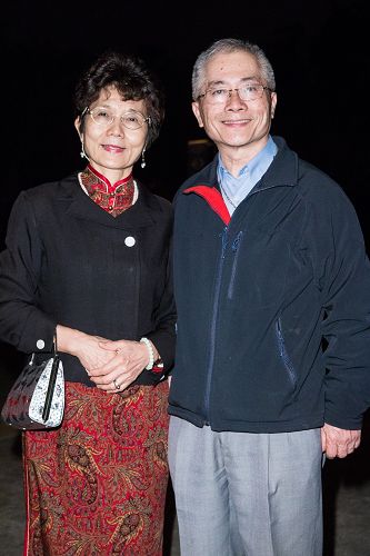 台北市立大學理學院教授吳美麗（左）表示，觀賞神韻是追求幸福指數的指標