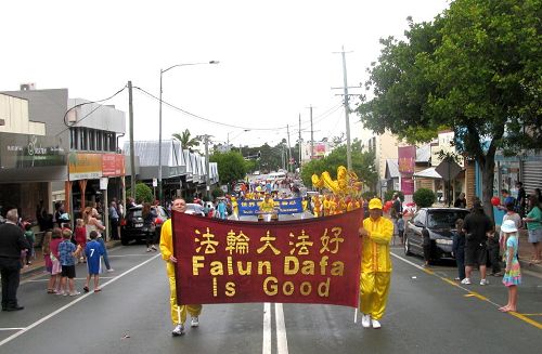 澳洲昆士蘭法輪功學員受邀參加賓利甘蔗節遊行