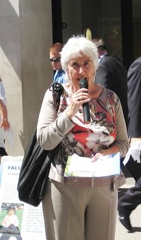 國會議員莫莉•奧蘇利文在法輪功反迫害集會上發表演講
