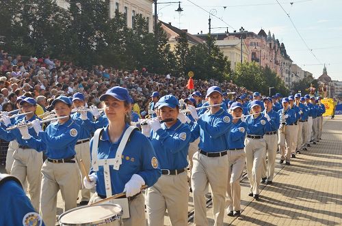 歐洲天國樂團行參加二零一四年匈牙利國慶慶典大遊行