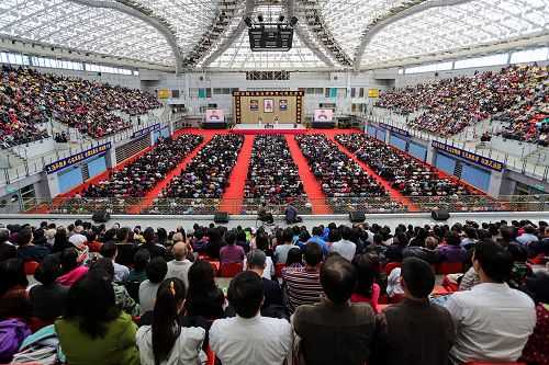 二零一五年台灣法會在台灣大學體育館隆重召開。