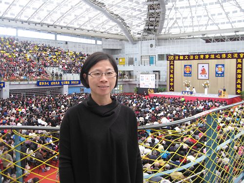 圖：陳珀華參加二零一五年台灣法輪大法修煉心得交流會，聽學員心得分享。