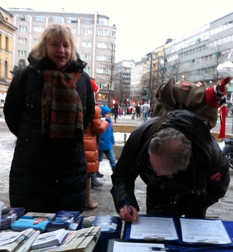 比約恩（Bjørn）和他的妻子簽名支持法輪功