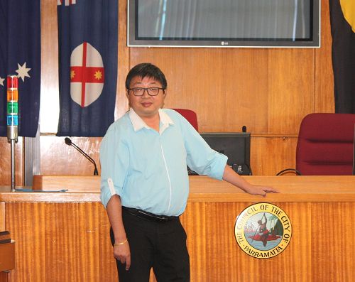 澳洲紐省帕拉瑪塔市（Parramatta City）華裔市議員胡煜明