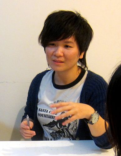 圖1：從事編劇工作的台灣姑娘趙富玲說，修煉法輪大法對她在編劇創作上有極大幫助
