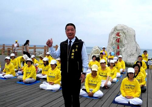 圖2：台東市長張國洲讚揚法輪功真善忍精神，帶給全世界祥和溫馨。