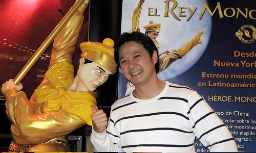 華裔導演、知名演員黃勝煌（Igancio Huang）先生於6月5日晚觀看了神韻舞劇團在阿根廷首都布宜諾斯艾利斯Opera劇院的第二場《西遊記》演出