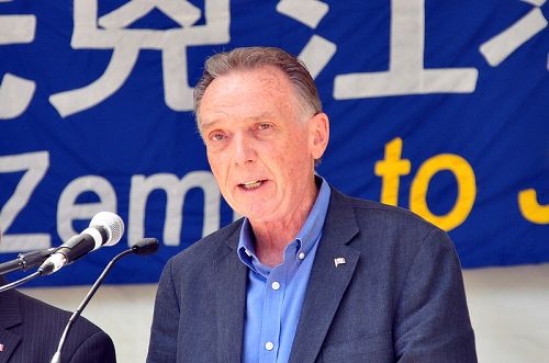 加拿大國會議員Peter Kent參加多倫多的聲援訴江集會。