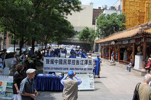 圖4：蒙特利爾法輪功學員集會，讓更多的人了解「訴江」是為全體中國人討回正義公道。