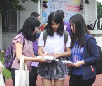 圖3-4：學生正義支持中國民眾控告江澤民
