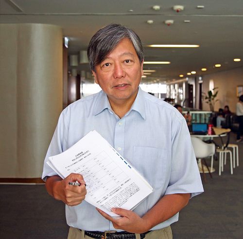 立法會議員李卓人支持訴江，簽署了針對江澤民罪行的刑事舉報書。