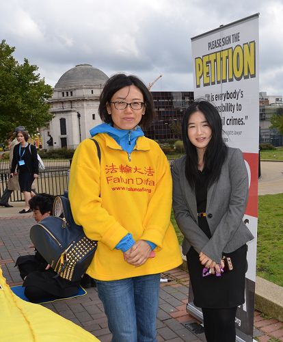 圖9：在英國出生的華人菲德拉（右）表示：國際社會應該禁止活摘罪行。
