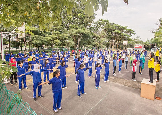 印尼巴淡島多個學校師生學煉法輪功