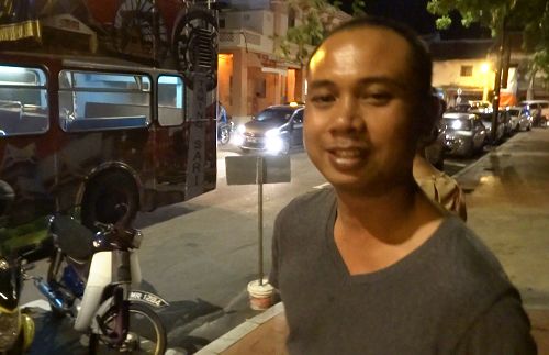 軍人行進樂隊成員Mohd Khairi很高興在雞場街（又稱文化街）觀賞到天國樂團的演奏。