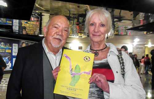 圖5：墨西哥著名演員Sergio Corona和太太Ingrid觀看了2月27日下午神韻巡迴藝術團在墨西哥首都墨西哥城文化中心的演出。