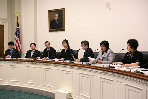五月二十六日，華盛頓DC法輪大法學會在美國國會眾議院雷本（Rayburn）大樓舉行「中國人權災難及迫害者承擔罪責」為主題的研討會。