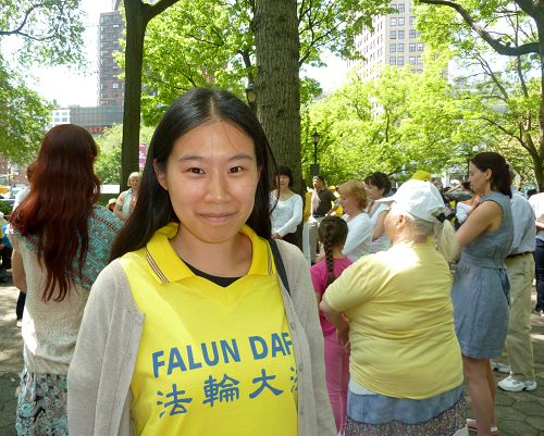 在意大利求學的唐雲燕參加二零一六年五月在紐約舉辦的法輪大法日慶祝活動。