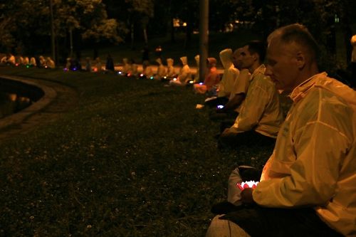 圖6：傍晚，學員並舉辦燭光守夜活動，呼喚正義良知。